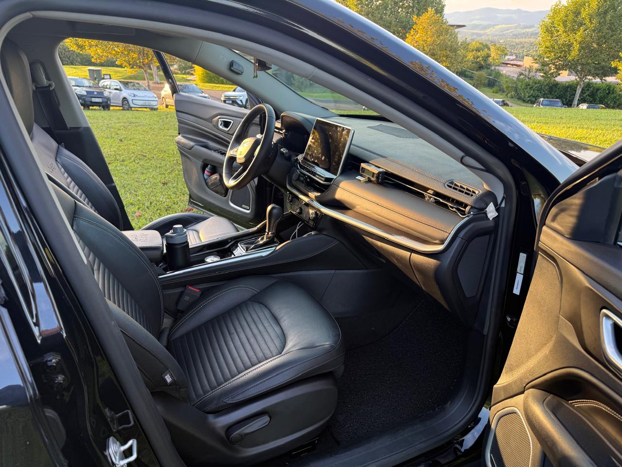 Interior do Jeep Commander